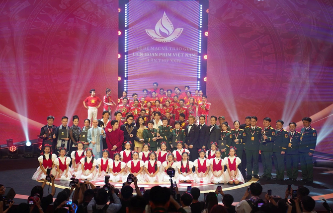 Khi dòng phim chiến tranh cách mạng chạm vào thị trường và cảm xúc thính giả